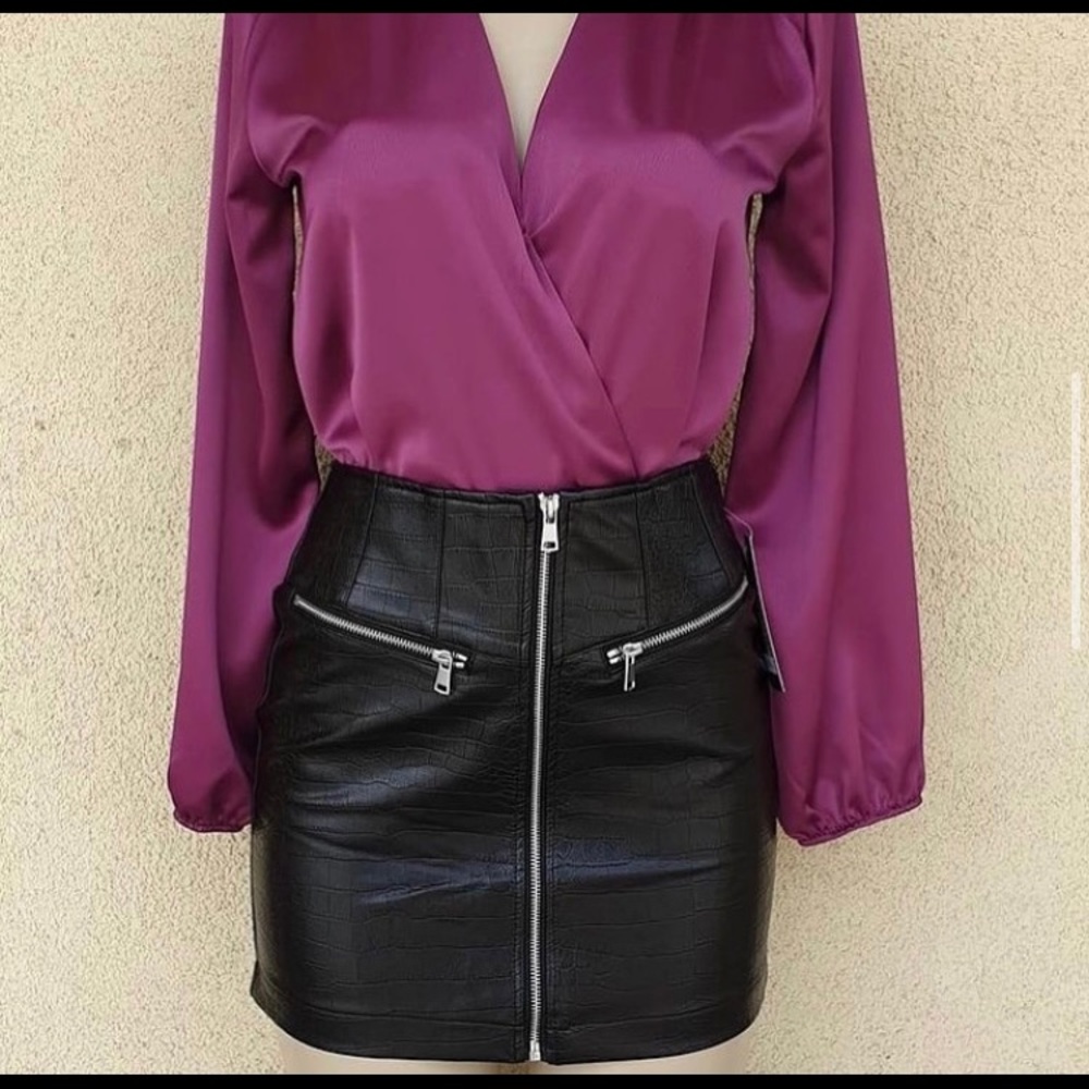 Black leather front zip skirt
